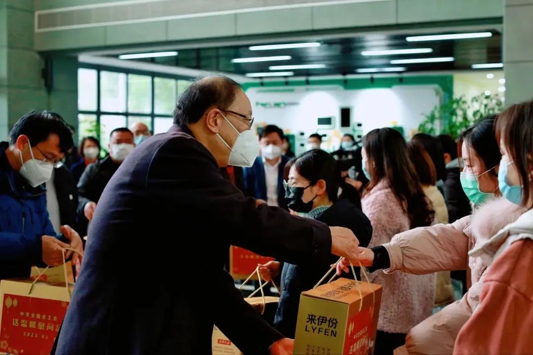 全國總工會黨組成員盼靠、經(jīng)費審查委員會主任李曉鐘一行蒞臨嶺南股份文旅板塊溫暖慰問